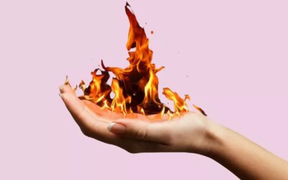 Coupeur de feu Annecy, Belley dans L'Ain . Les passes énergétiques spécifiques du barreur de feu étouffent les sensations de brûlures dans le corps et ce quelque soit le type de brûlure.